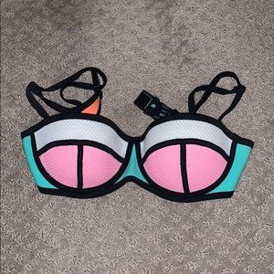 Triangl multicolored bikini top